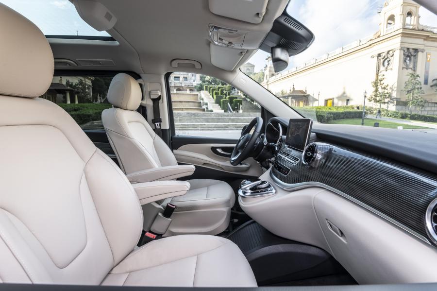 Интерьер Mercedes-Benz V300 d Avantgarde (Br.447) 2019 года  (WW) (фото 28 из 42)